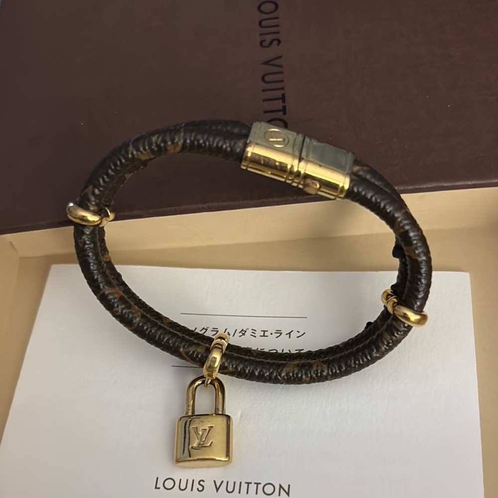 Louis Vuitton Brown and Gold bracelet. Size small.